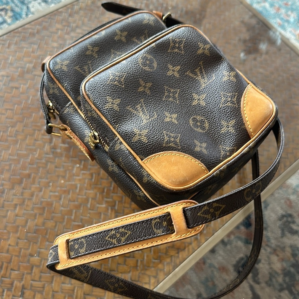 Louis Vuitton Amazone Bag Monogram Canvas crossbody DISCONTINUED bag. - Picture 3 of 14
